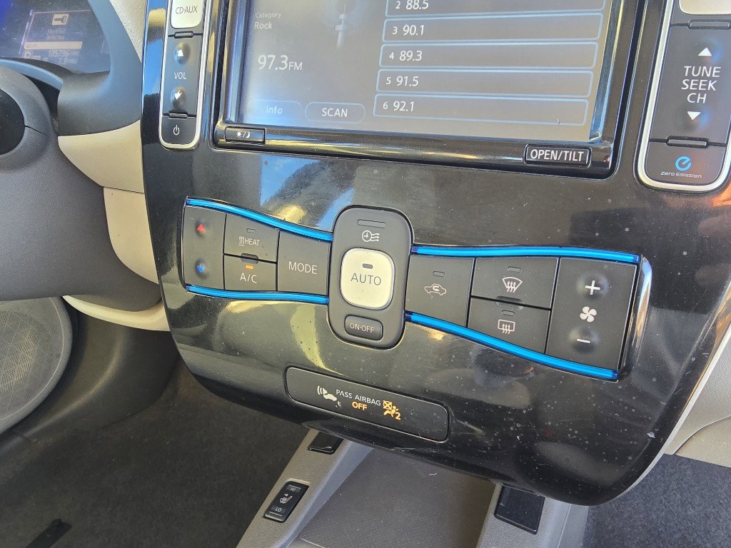 Used 2014 Nissan Leaf SV w/ LED & Quick Charge Package image 18