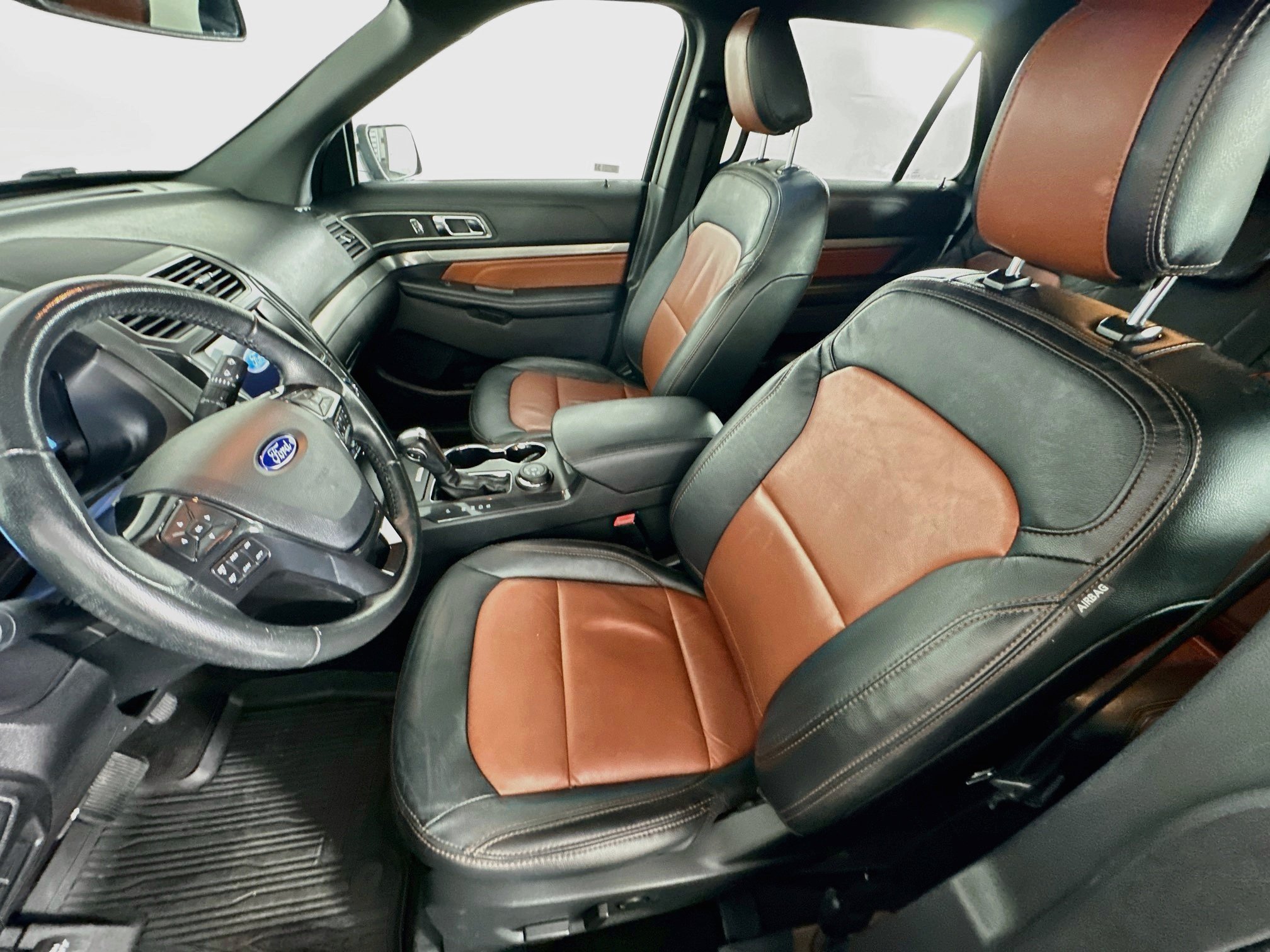 Used 2019 Ford Explorer XLT w/ Equipment Group 202A AWD/4WD image 13