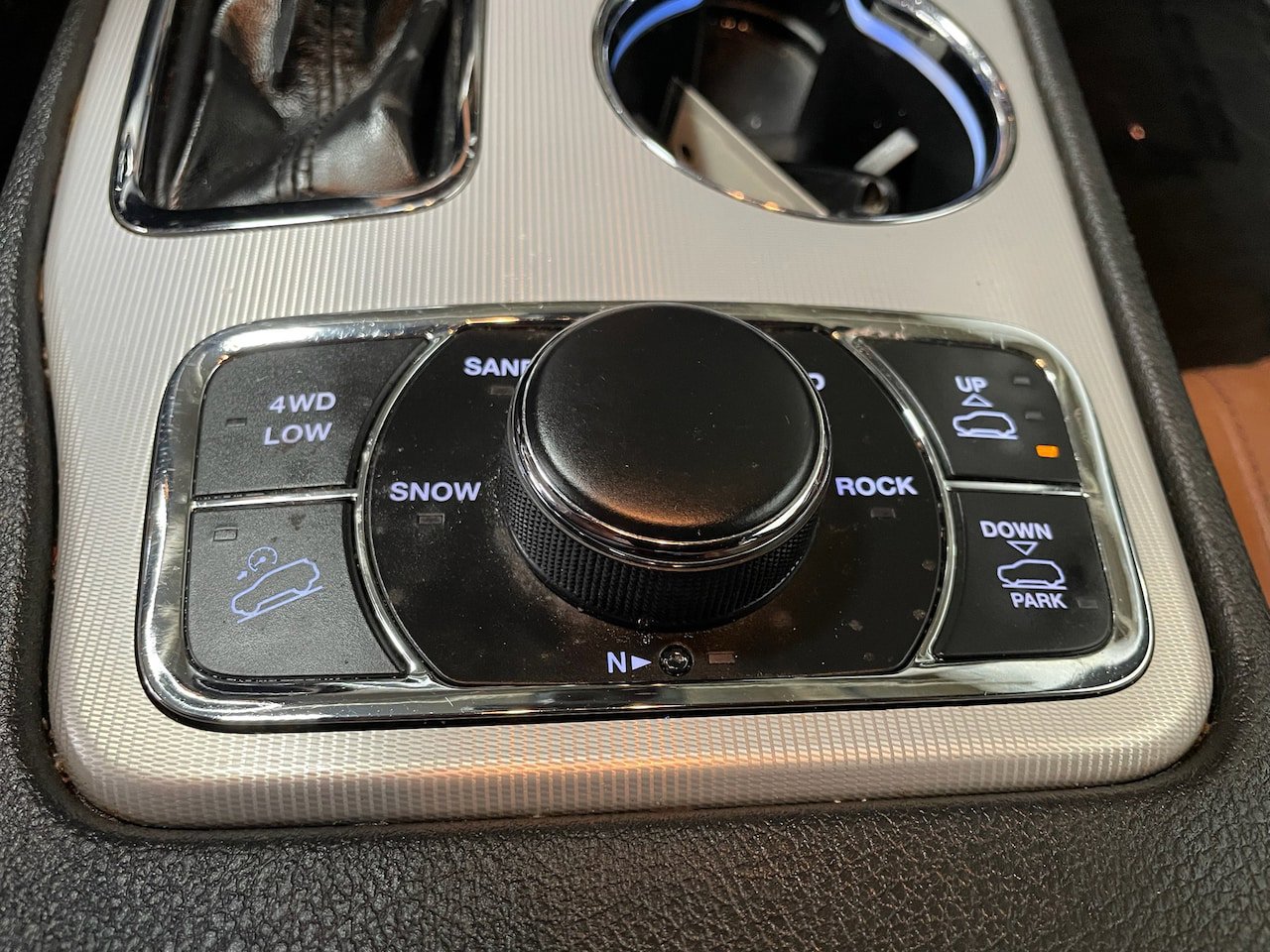 Used 2020 Jeep Grand Cherokee Summit AWD/4WD image 18
