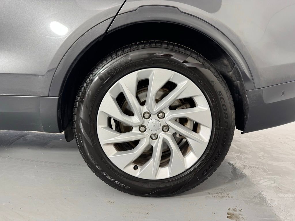 Used 2023 Land Rover Discovery S AWD/4WD image 37