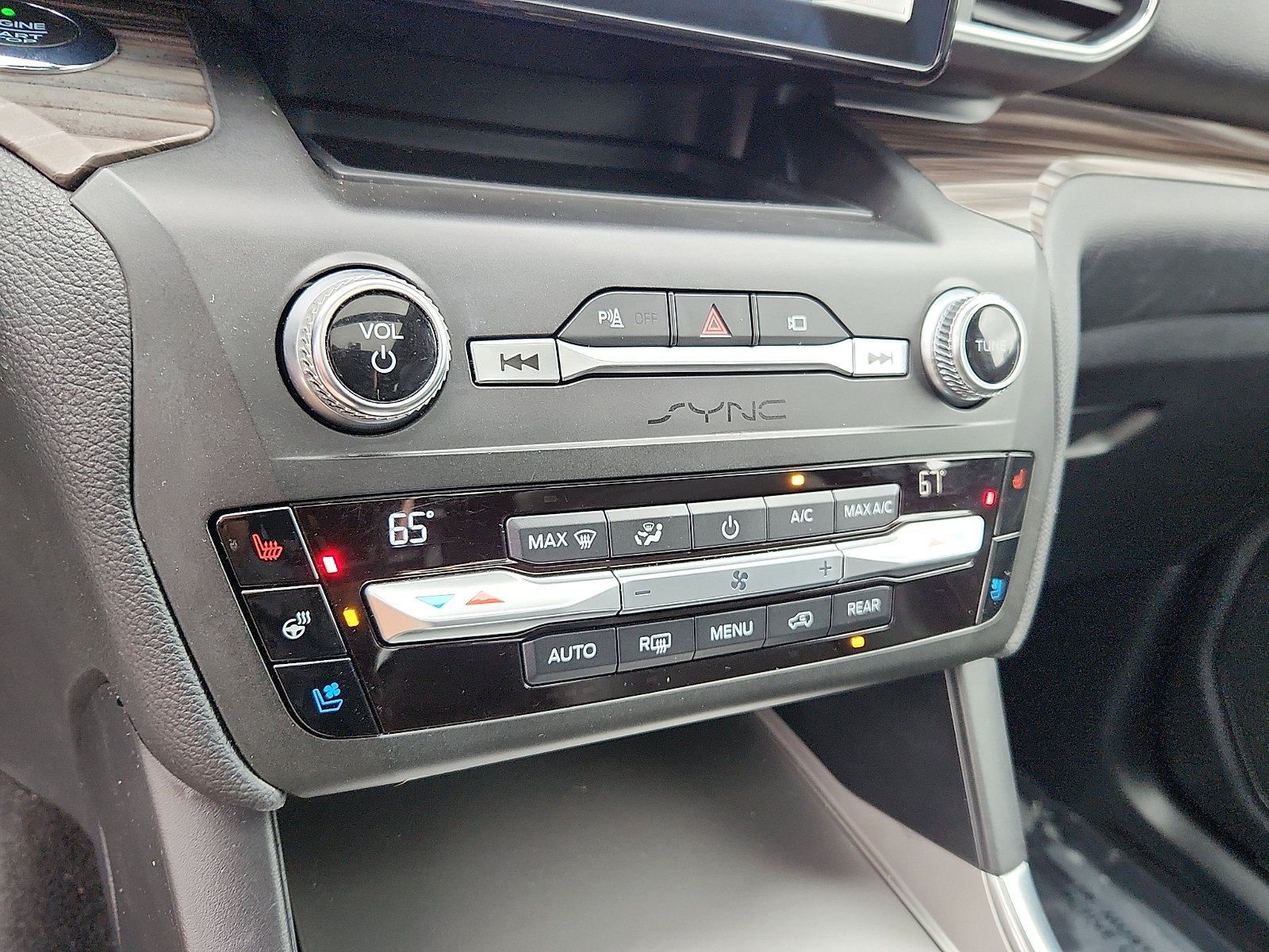 Used 2020 Ford Explorer Limited AWD/4WD image 18