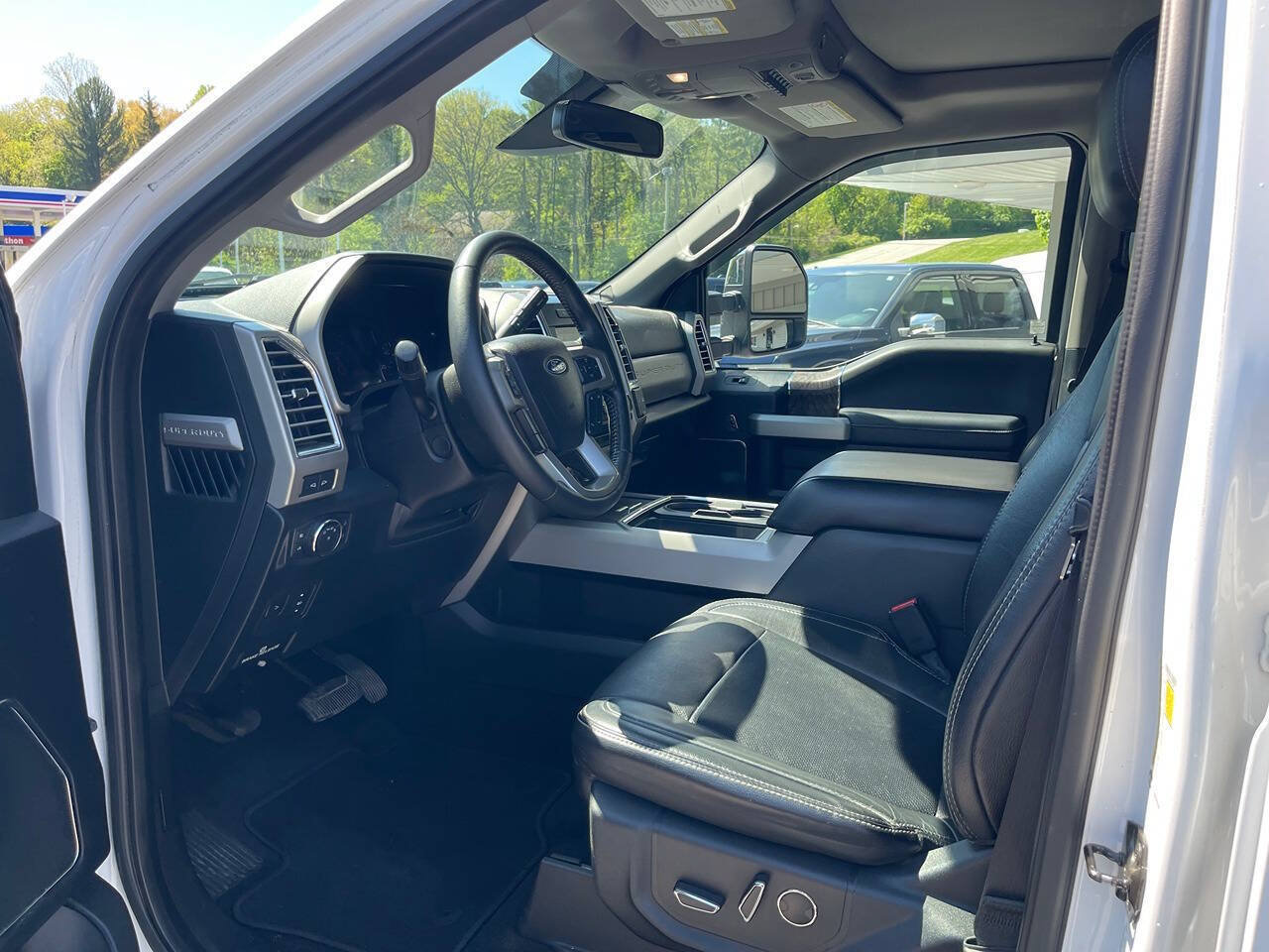 Used 2017 Ford F250 Lariat w/ Lariat Ultimate Package AWD/4WD image 22