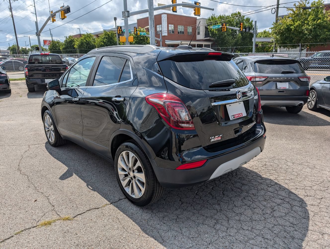 Used 2017 Buick Encore Essence FWD image 8