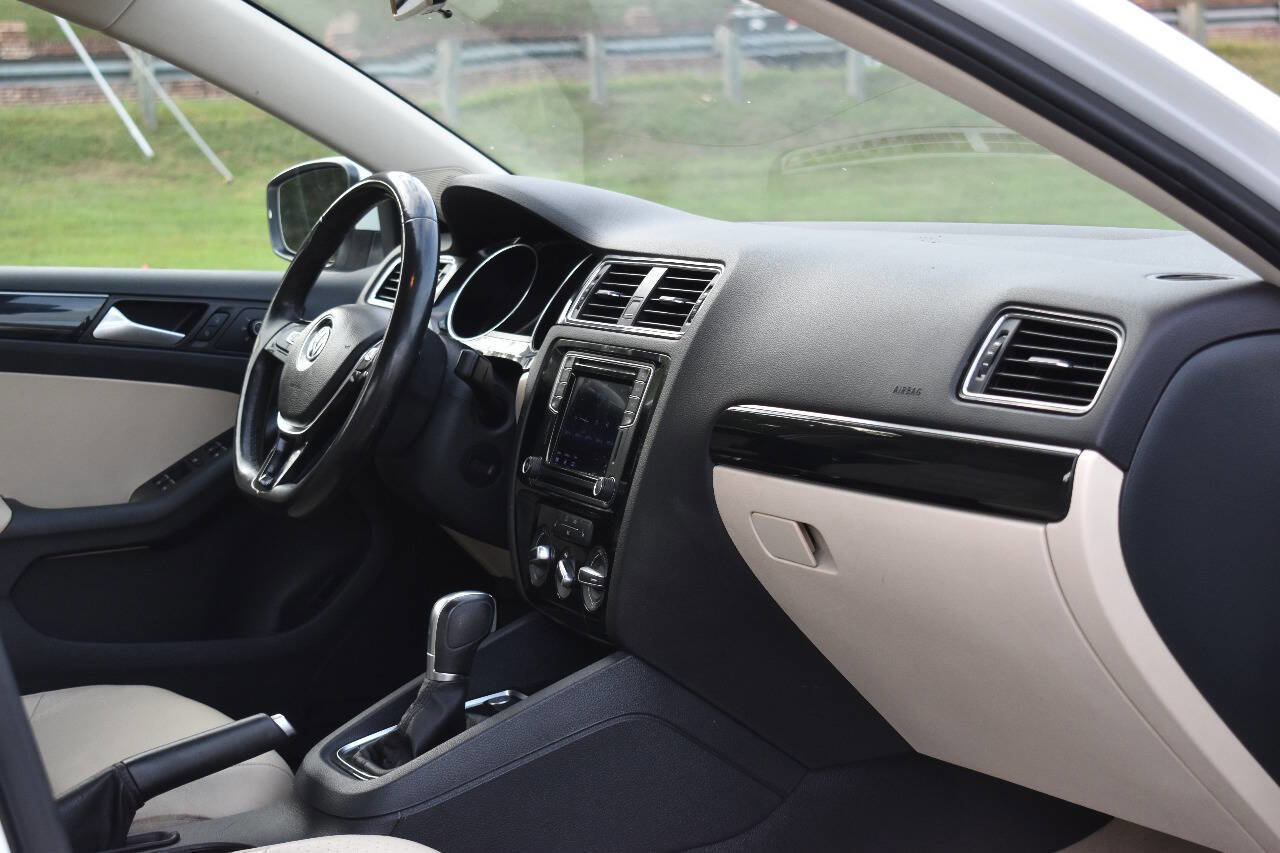 Used 2016 Volkswagen Jetta SEL image 16
