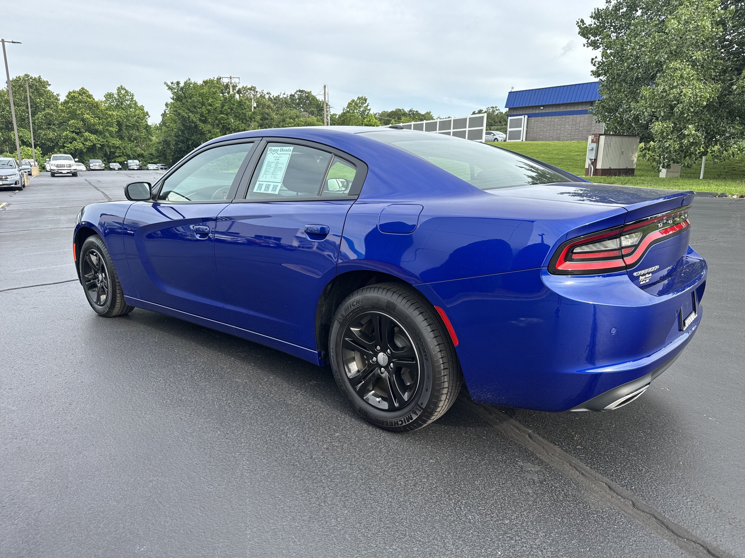 Used 2022 Dodge Charger SXT RWD image 3
