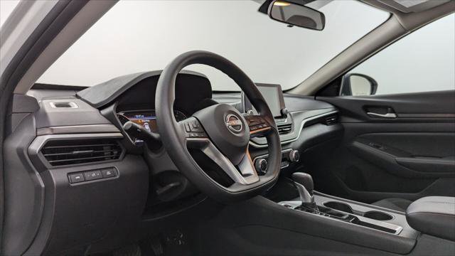 Used 2025 Nissan Altima 2.5 SV image 23