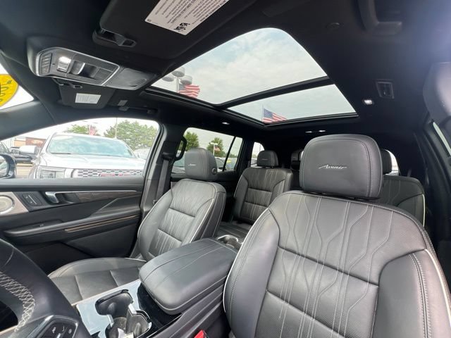 Used 2025 Buick Enclave Avenir w/ LPO, Floor Liner Package AWD/4WD image 31