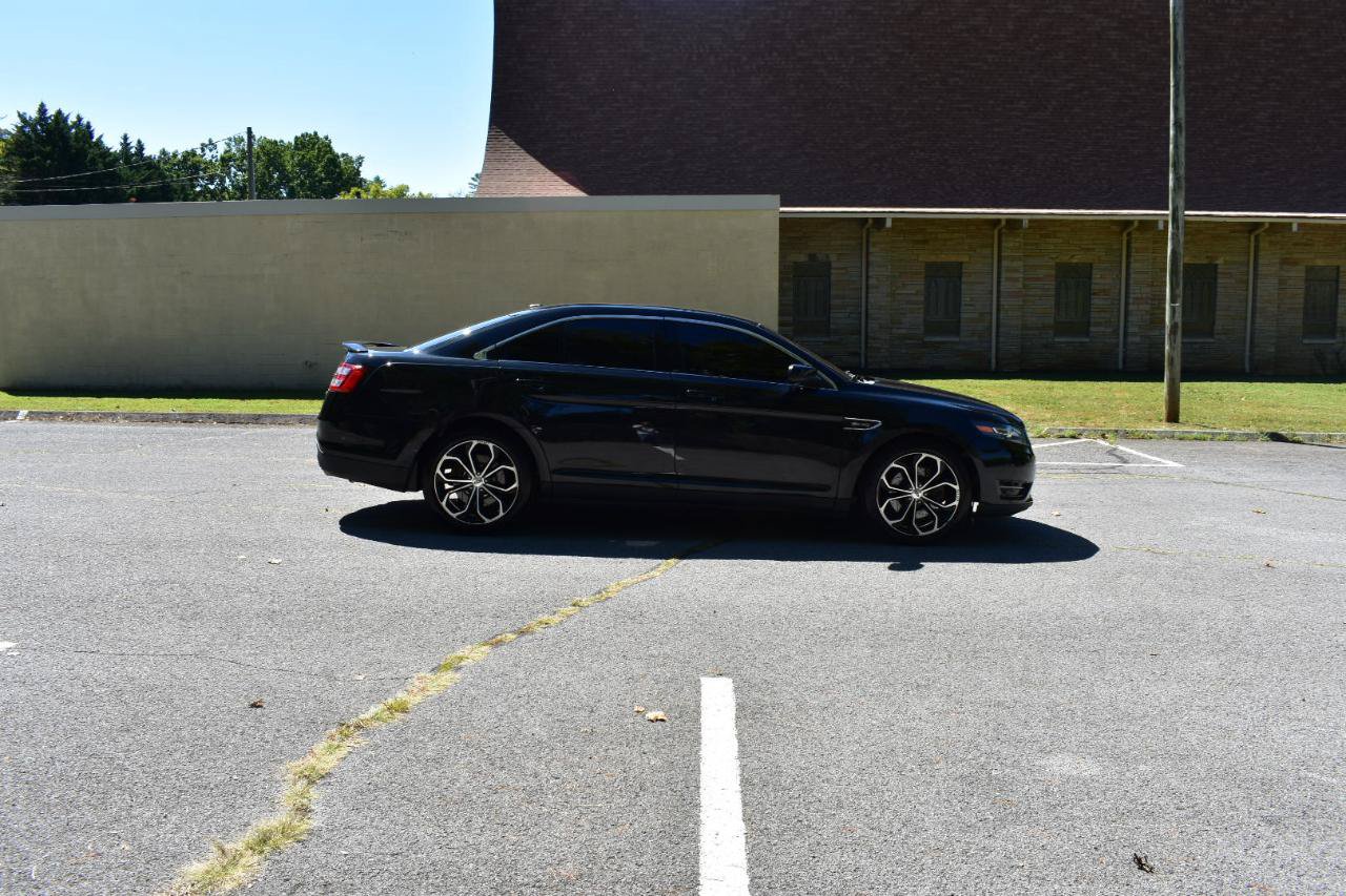 Used 2015 Ford Taurus SHO AWD/4WD image 8