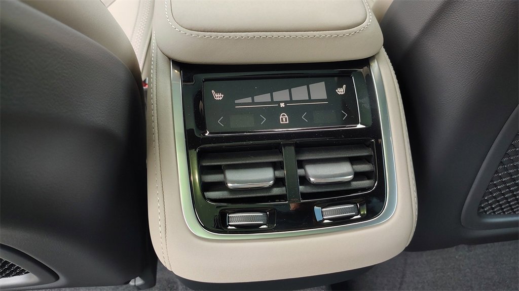 New 2026 Volvo XC90 B6 Plus w/ Protection Package Premier image 34