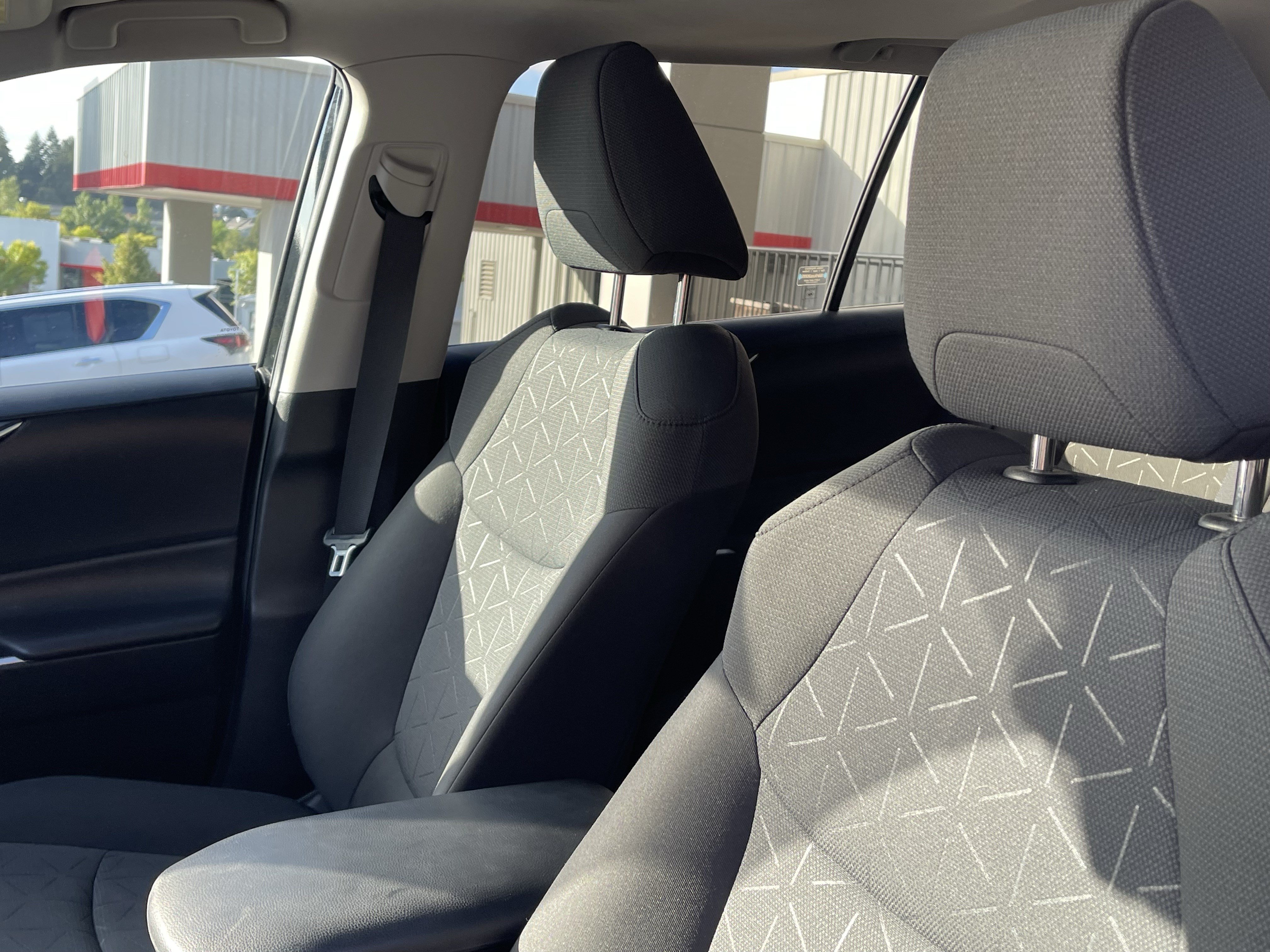 Certified 2021 Toyota RAV4 XLE w/ Convenience Package AWD/4WD image 19