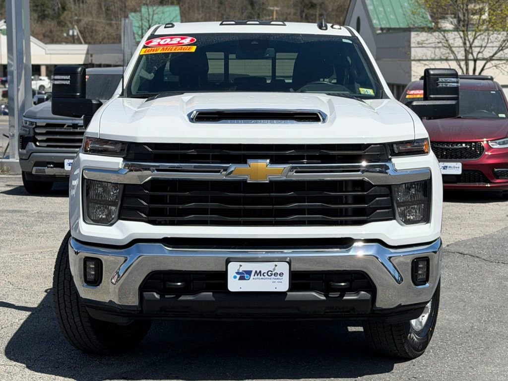 Used 2024 Chevrolet Silverado 3500 LT w/ Convenience Package AWD/4WD image 2