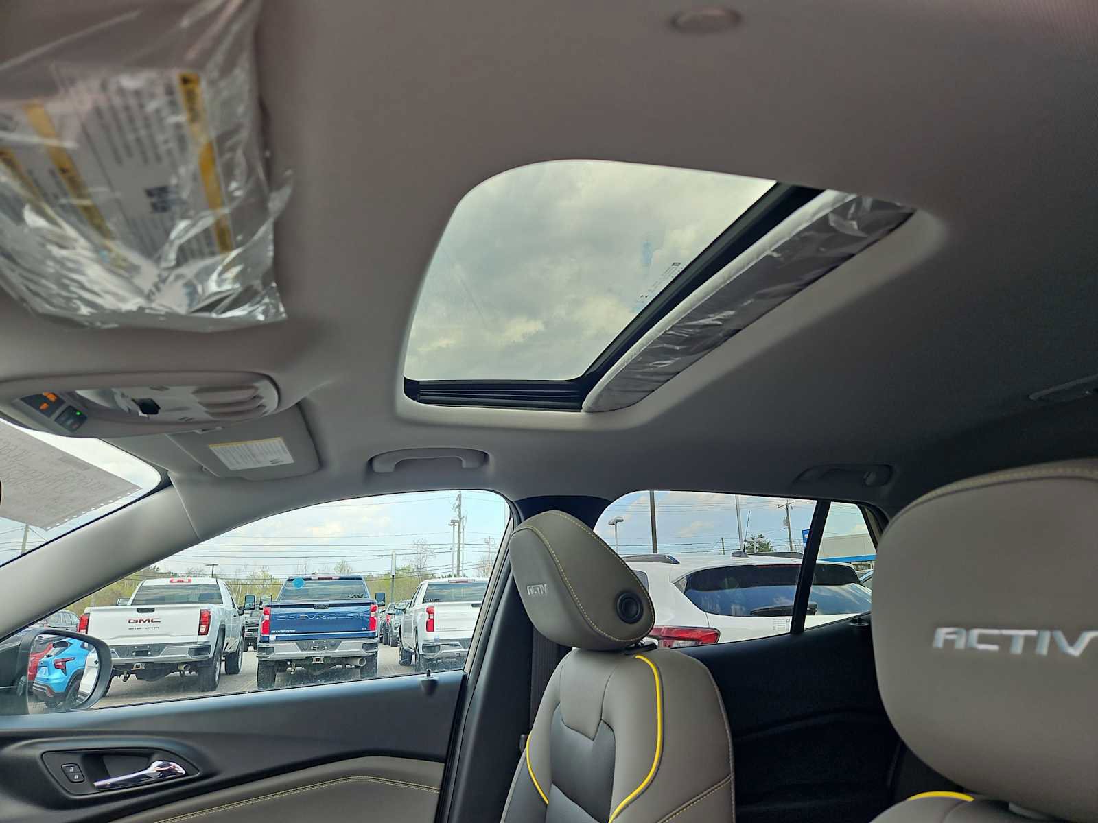 New 2026 Chevrolet Trax ACTIV w/ Sunroof Package FWD image 9