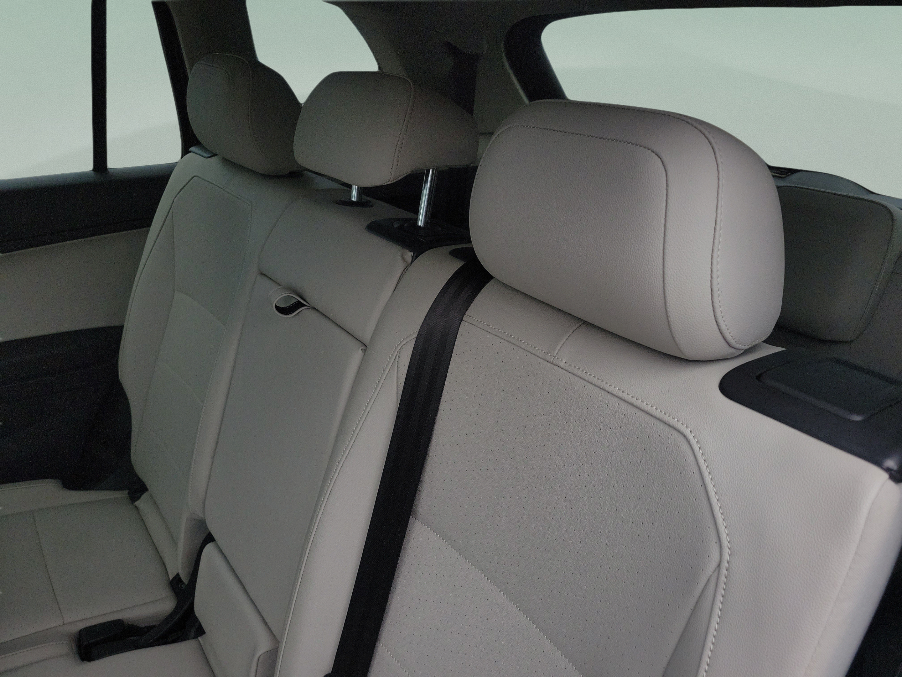 Used 2020 Volkswagen Tiguan SE w/ Panoramic Sunroof Package FWD image 8