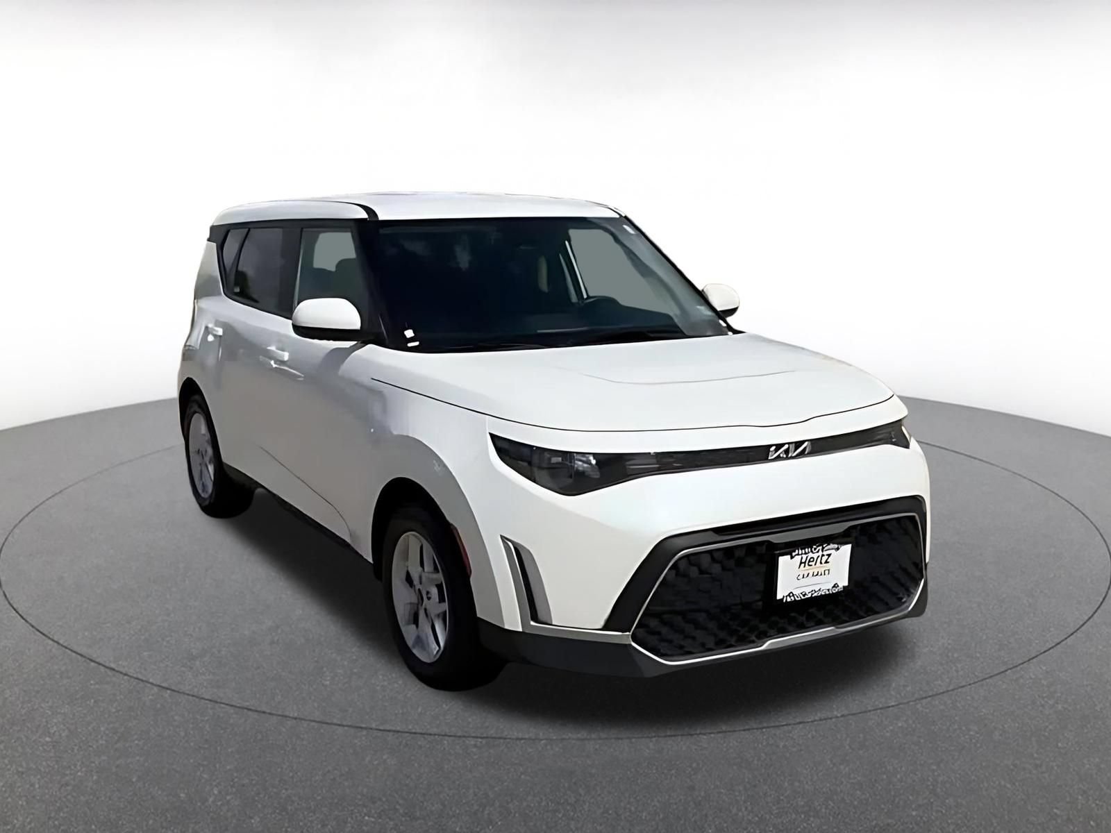 Used 2025 Kia Soul LX w/ LX Technology Package FWD image 3