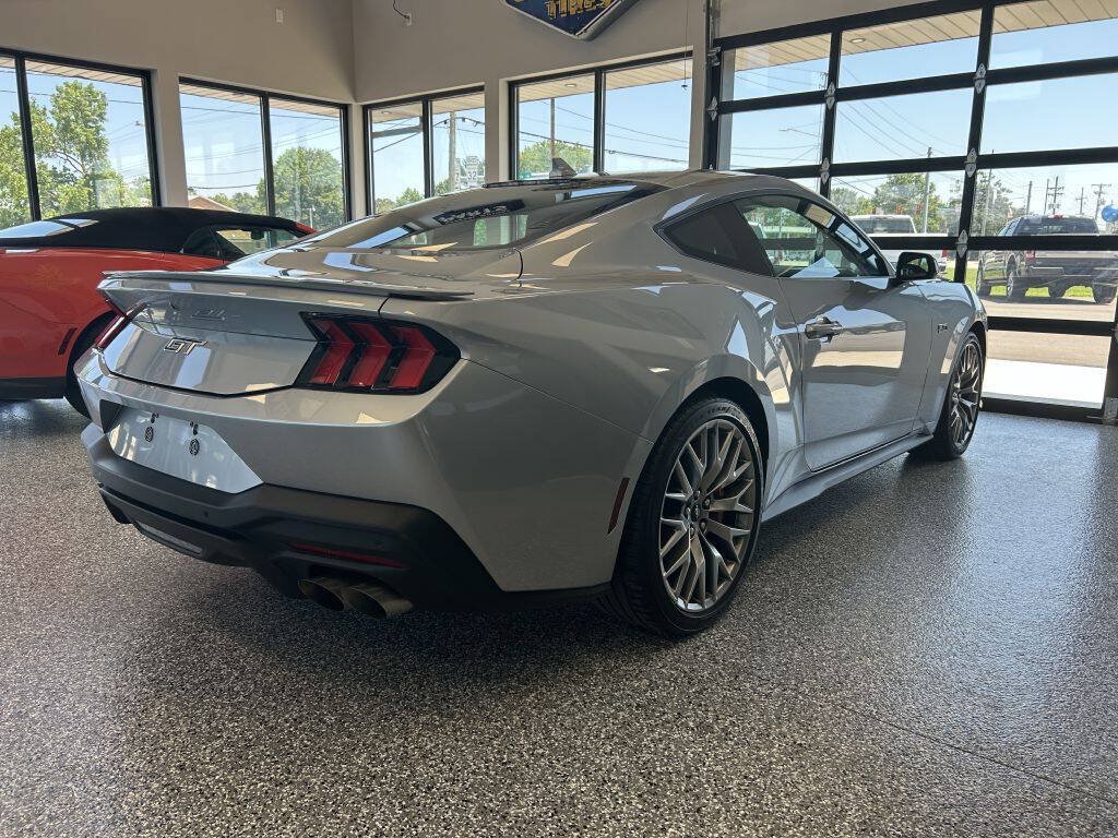 Used 2025 Ford Mustang GT Premium RWD image 3