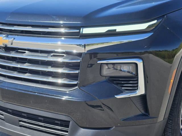 Used 2026 Chevrolet Traverse LT FWD image 9