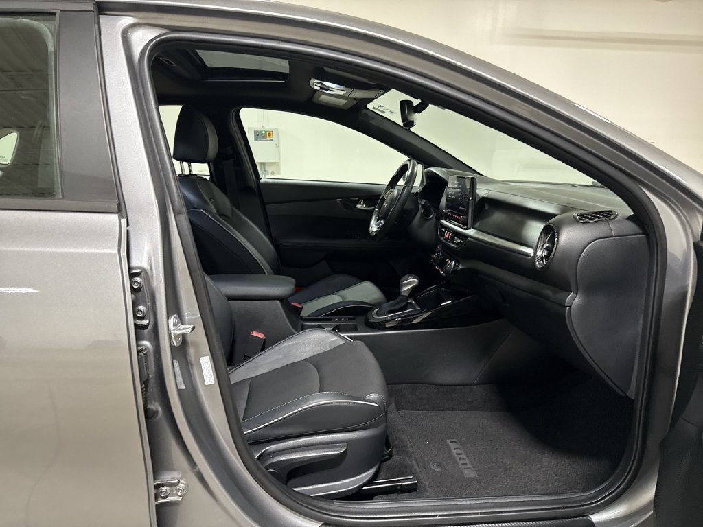 Used 2024 Kia Forte GT-Line w/ GT-Line Premium Package FWD image 23