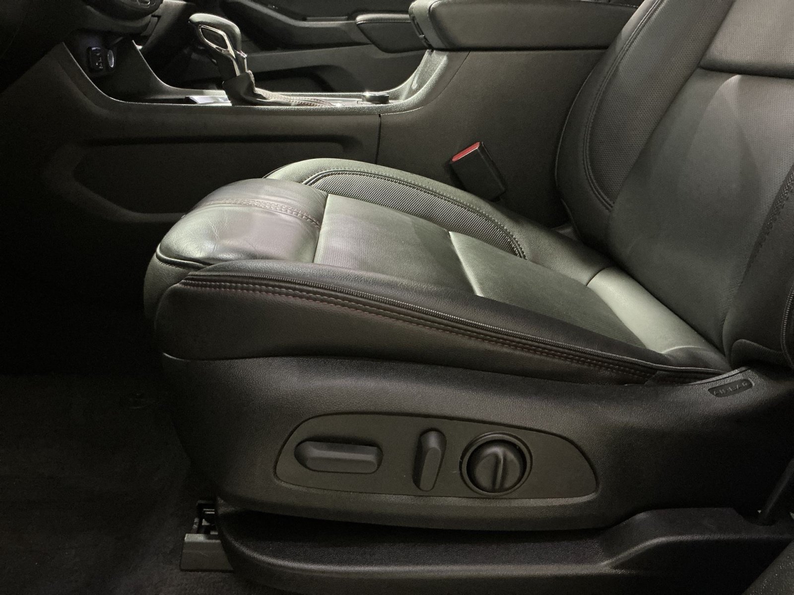 Used 2023 Chevrolet Traverse RS w/ LPO, Floor Liner Package AWD/4WD image 15