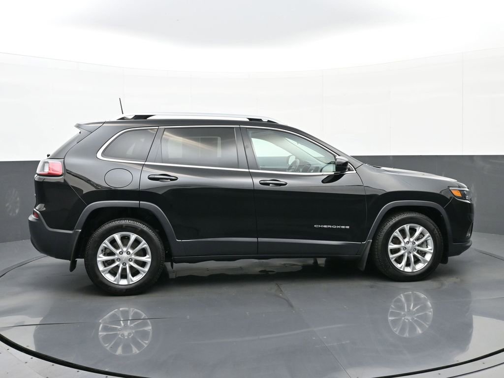 Used 2019 Jeep Cherokee Latitude w/ Popular Appearance Group FWD image 2