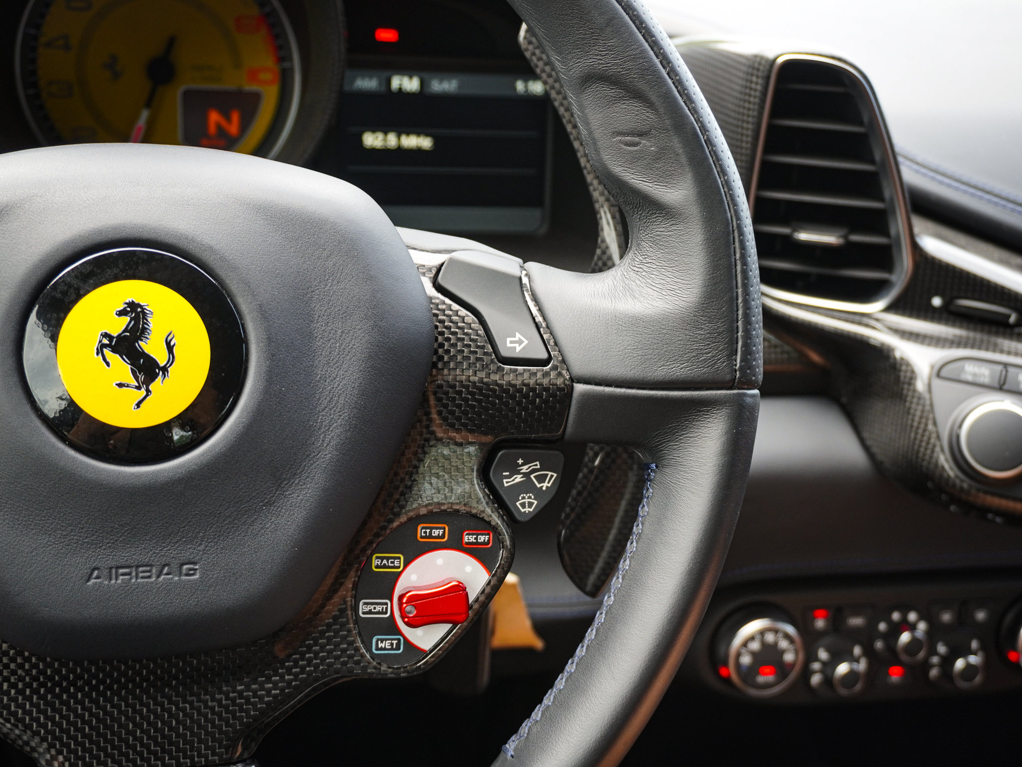 Used 2013 Ferrari 458 Italia Coupe RWD image 23