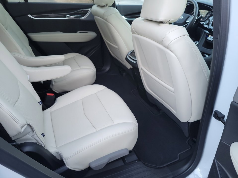 New 2025 Cadillac XT6 Sport w/ Technology Package image 29