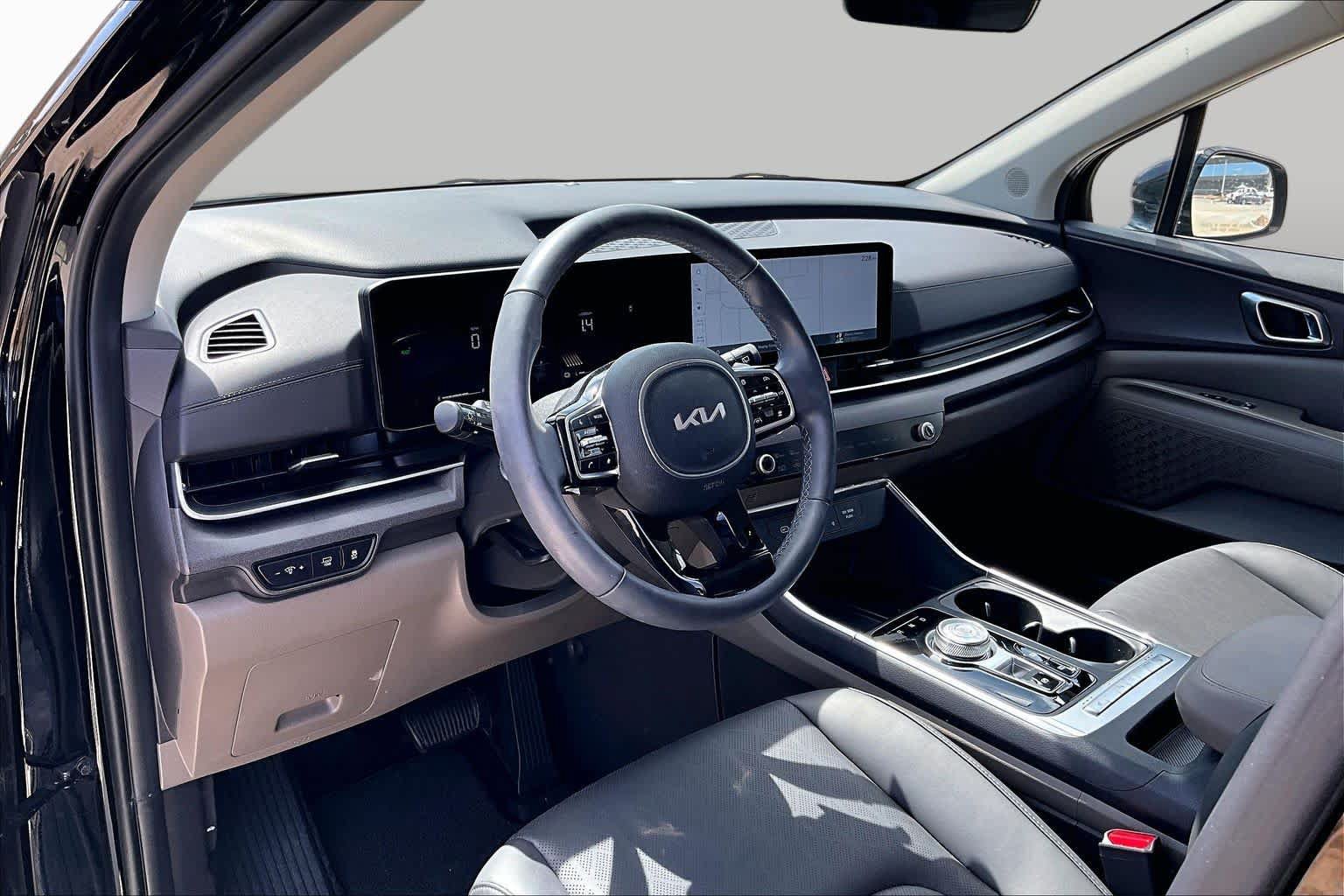 Used 2026 Kia Carnival EX FWD image 16