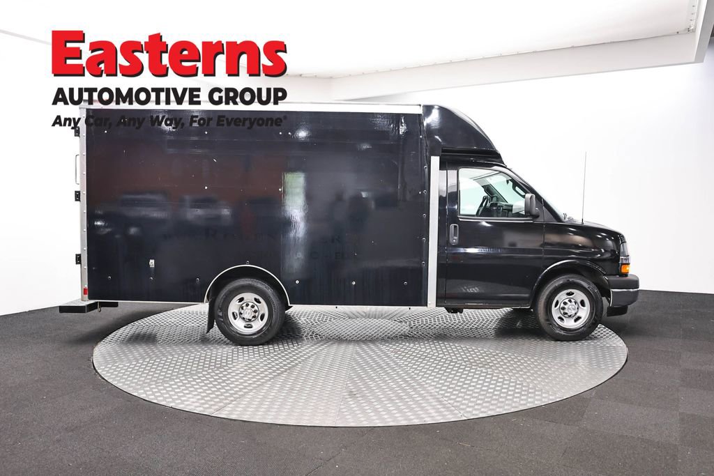 Used 2017 Chevrolet Express 3500 RWD image 4