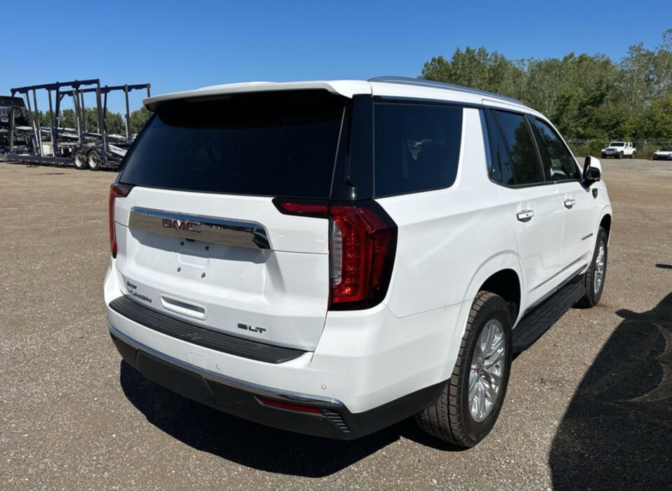 Used 2023 GMC Yukon SLT w/ SLT Luxury Package AWD/4WD image 3
