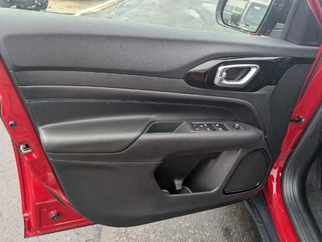 New 2026 Jeep Compass Latitude image 8