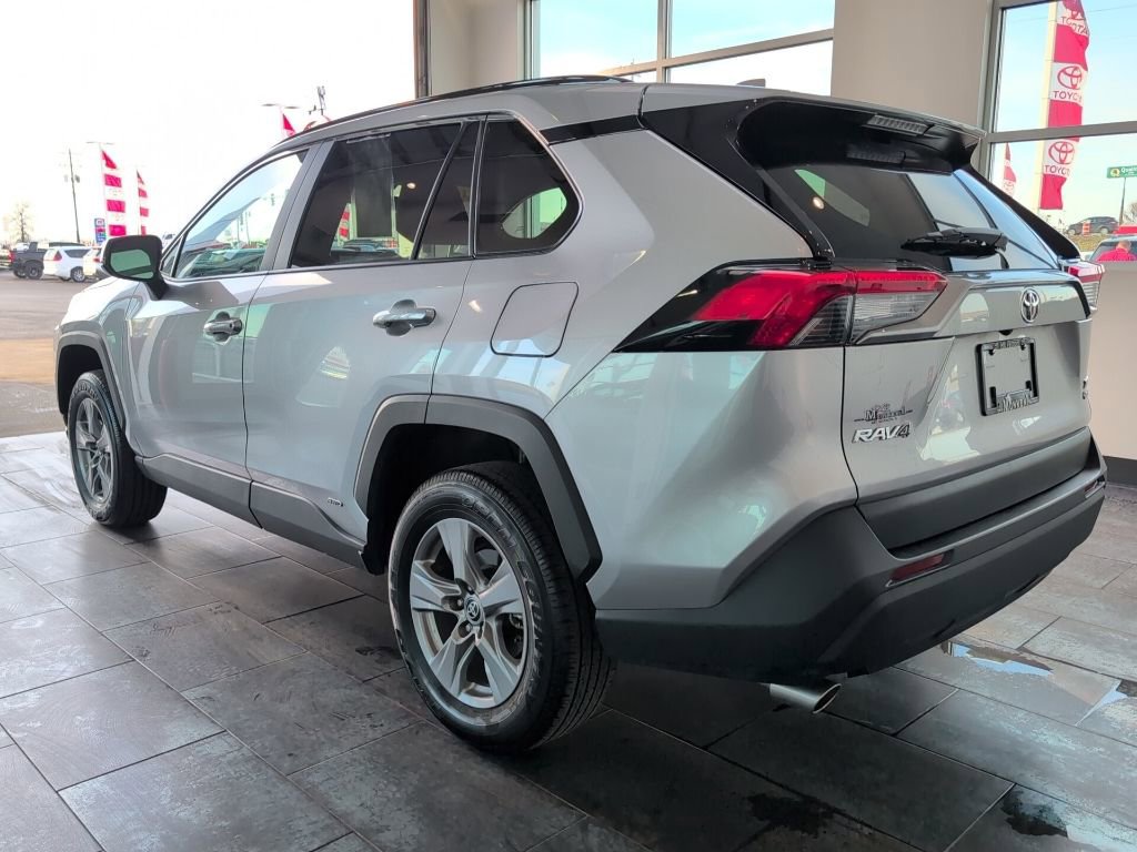 Used 2025 Toyota RAV4 XLE image 5