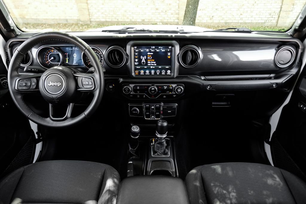 Used 2022 Jeep Gladiator Sport image 5