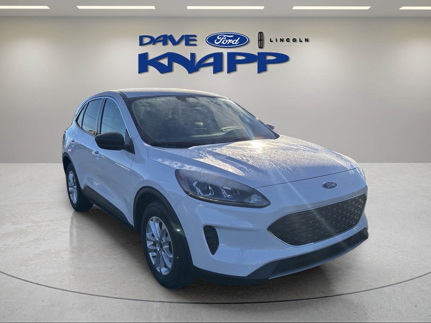 Used 2022 Ford Escape SE w/ Cold Weather Package image 2