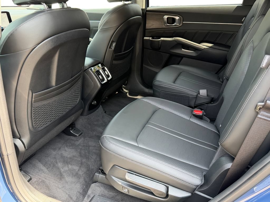 Used 2025 Kia Sorento SX AWD/4WD image 12