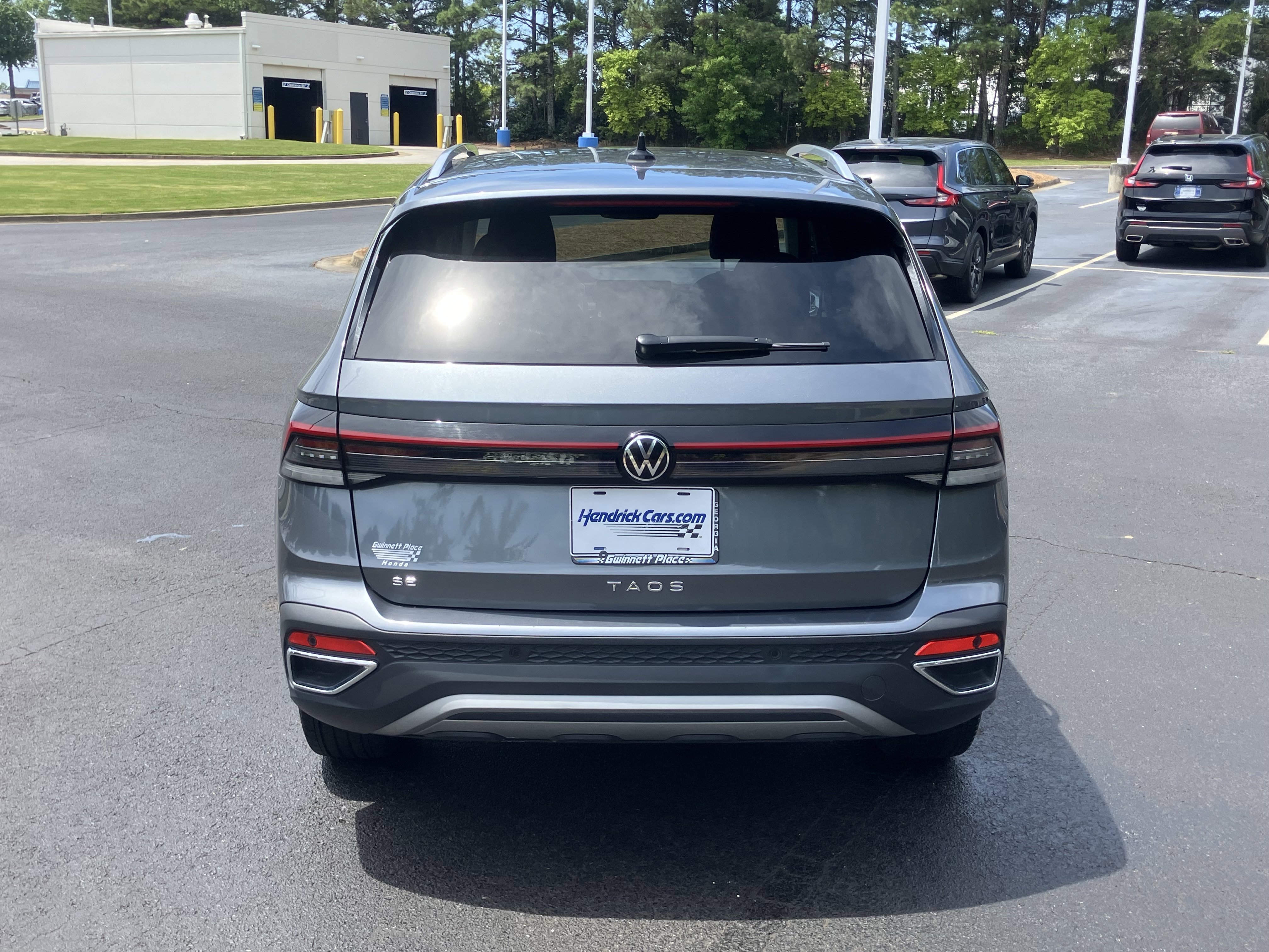 Used 2025 Volkswagen Taos SE FWD image 9
