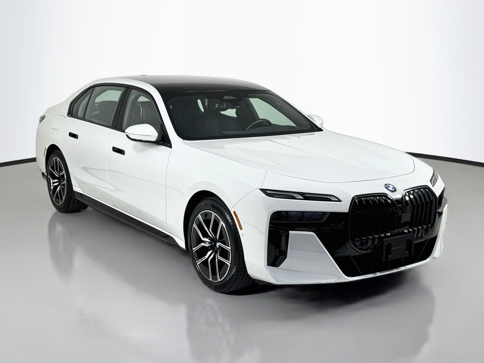 Used 2026 BMW 740i RWD image 1