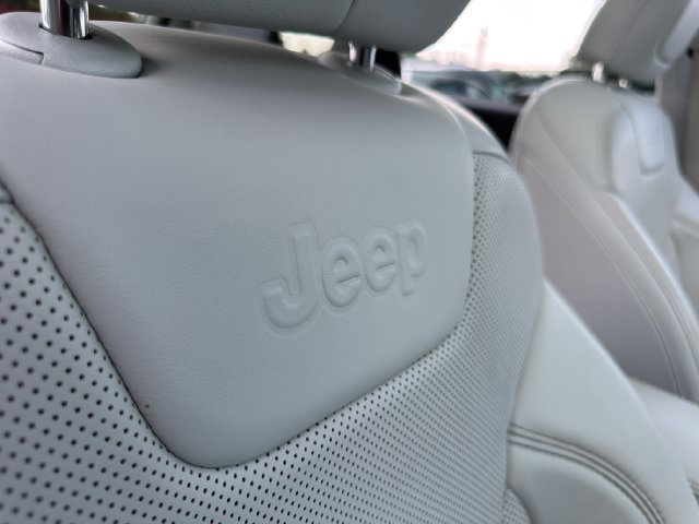 Used 2019 Jeep Cherokee Limited AWD/4WD image 32