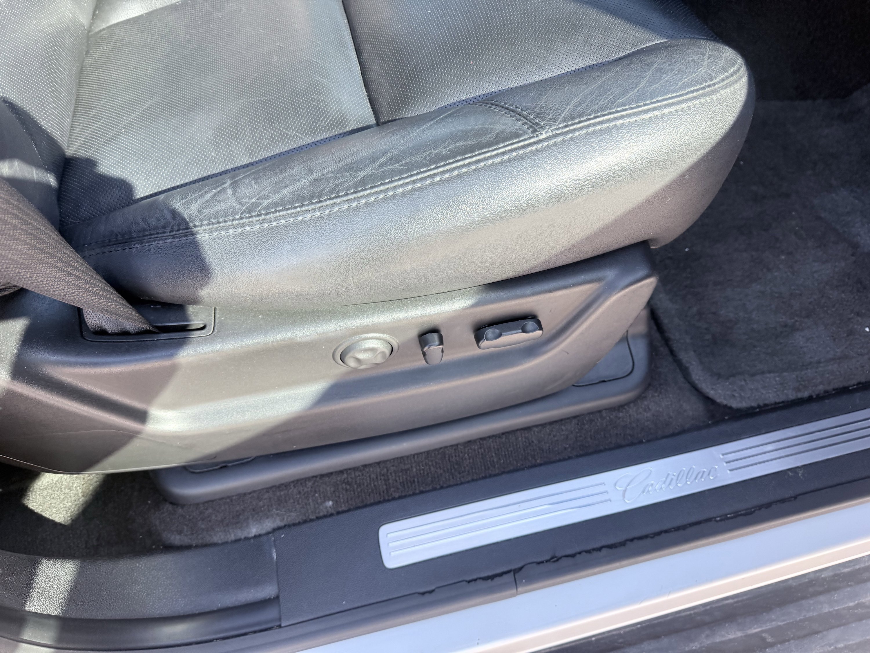 Used 2012 Cadillac Escalade Luxury RWD image 45