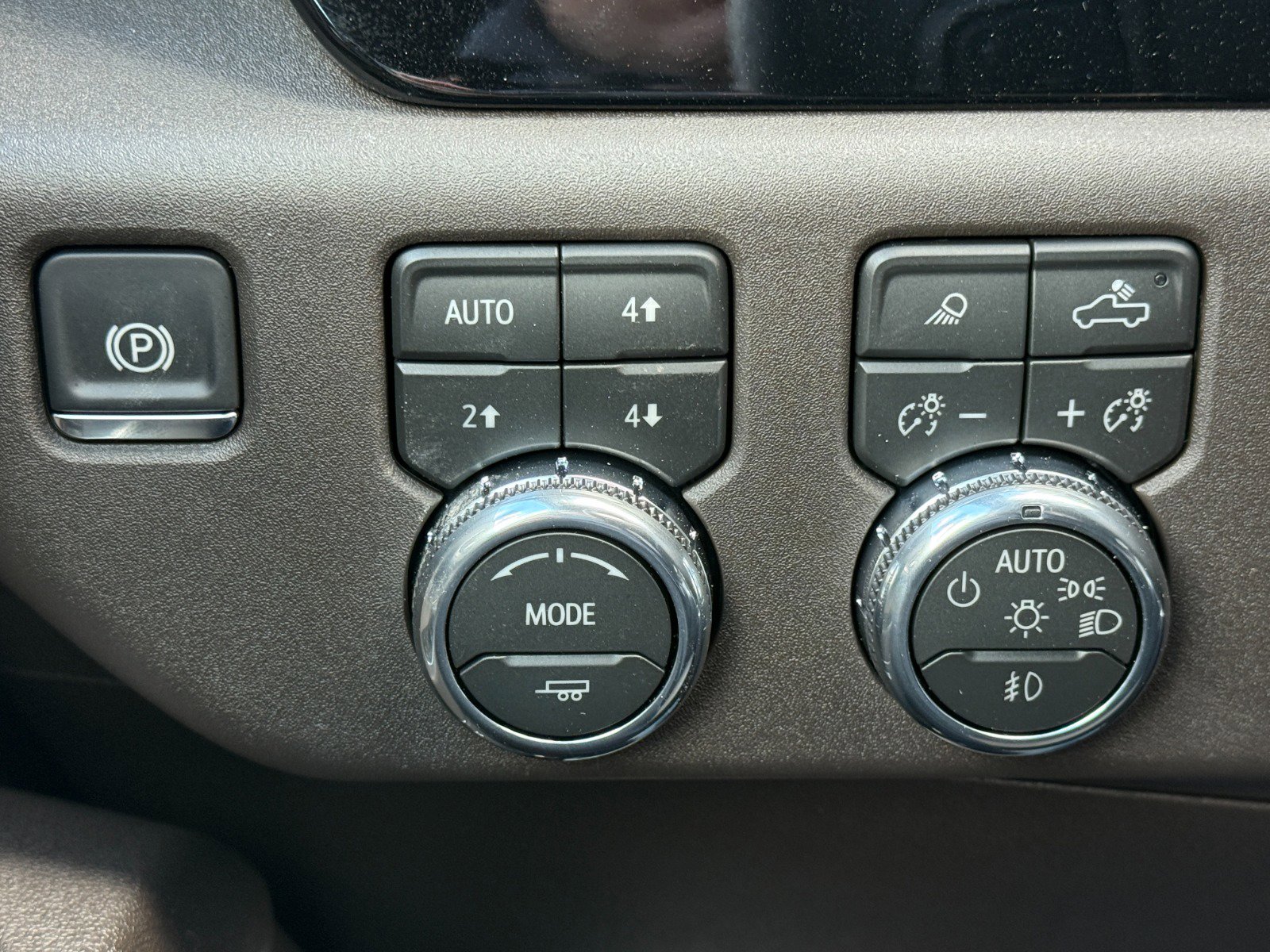 New 2026 GMC Sierra 2500 SLT w/ Max Trailering Package image 31