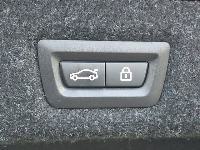 Used 2018 BMW 540i xDrive 540i xDrive w/ M Sport Package image 32