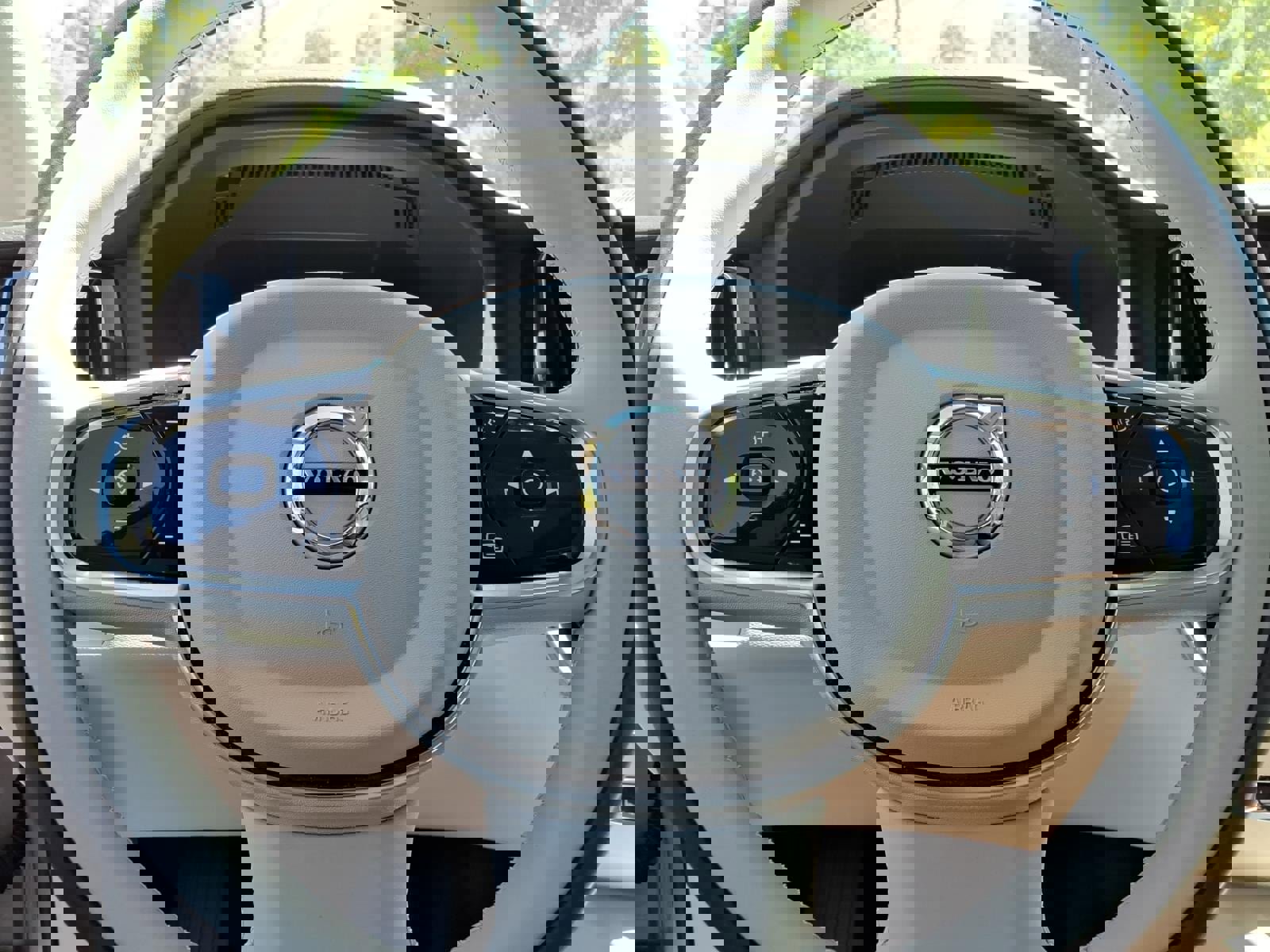 Used 2024 Volvo XC60 B5 Ultimate w/ Protection Package Premier image 26