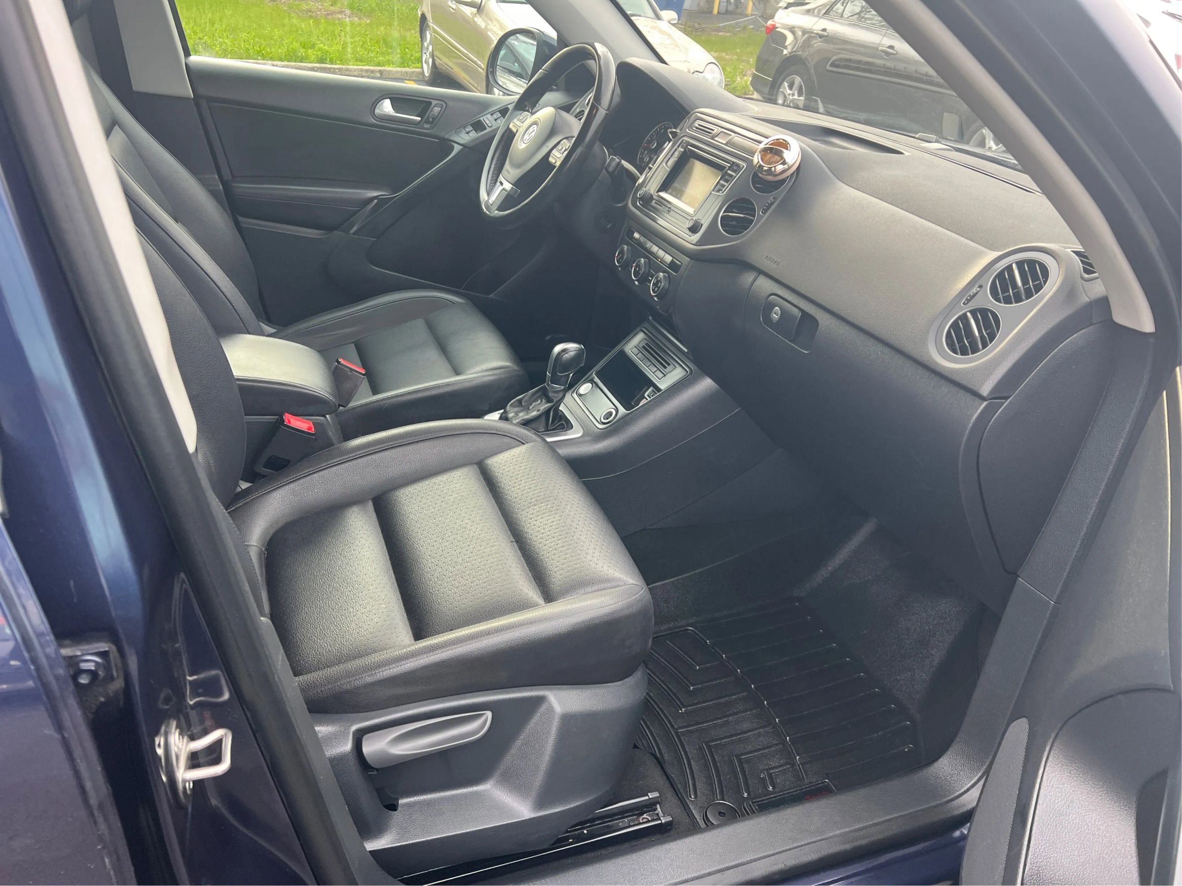 Used 2016 Volkswagen Tiguan S image 23