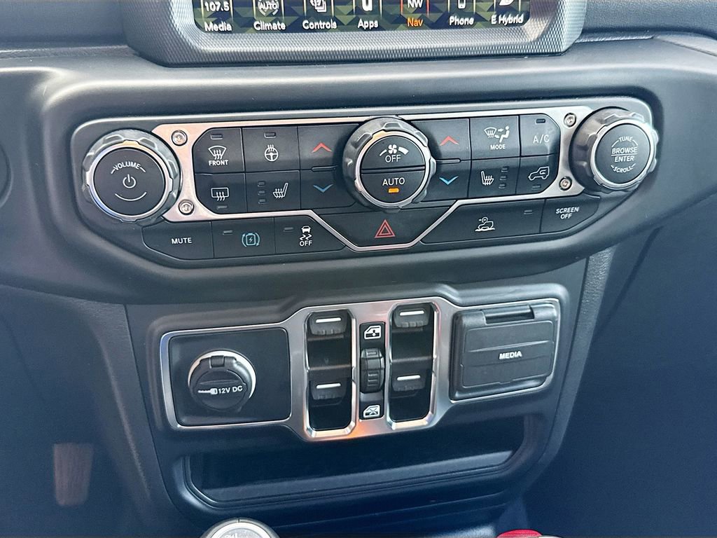 Used 2022 Jeep Wrangler Unlimited Sahara w/ Cold Weather Group AWD/4WD image 17