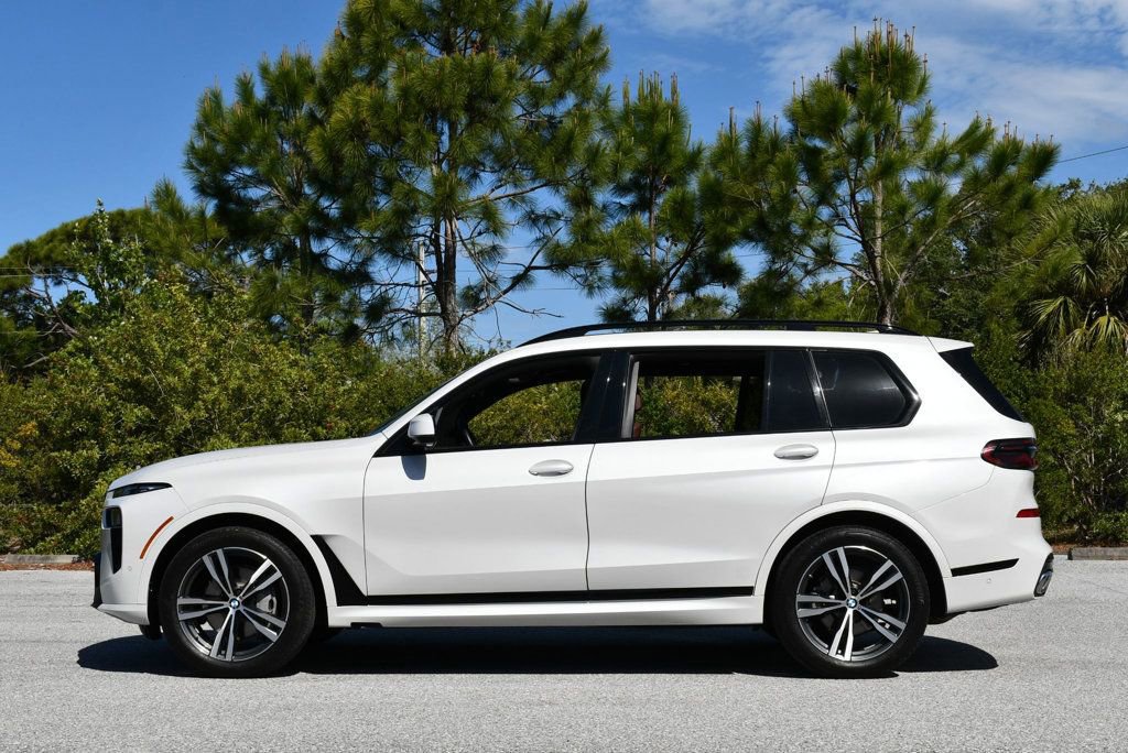 Used 2024 BMW X7 xDrive40i w/ M Sport Package image 28