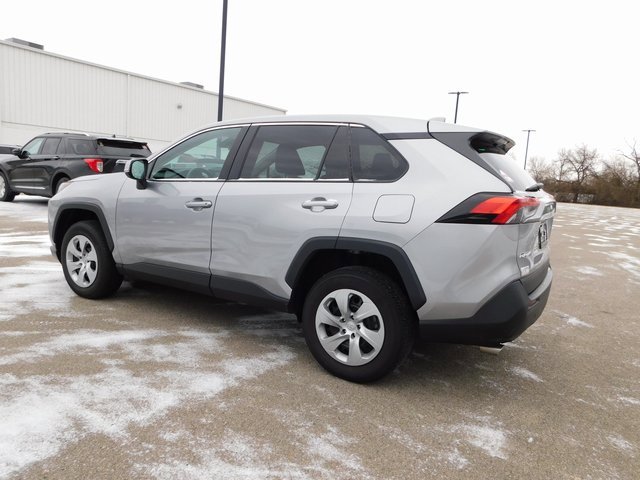 Used 2022 Toyota RAV4 LE image 5