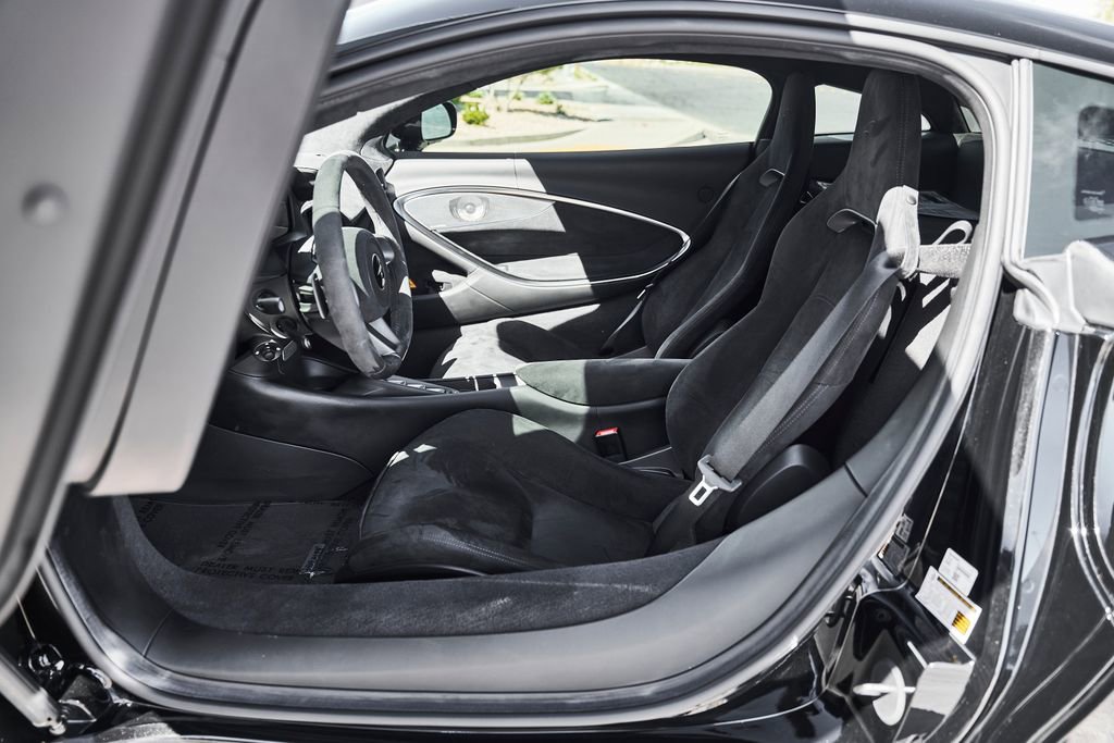 Used 2024 McLaren Artura RWD image 26