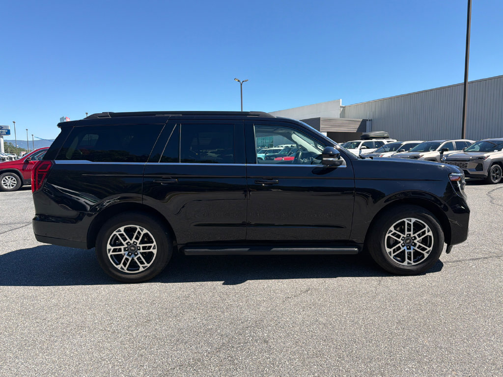 Used 2025 Ford Expedition Active AWD/4WD image 8
