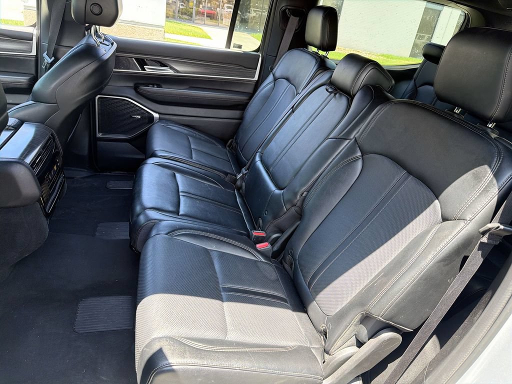 Certified 2024 Jeep Wagoneer Series II w/ Flexible Seating Group RWD image 24