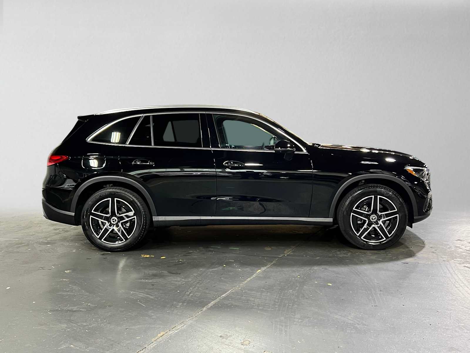 Used 2026 Mercedes-Benz GLC 300 4MATIC image 2