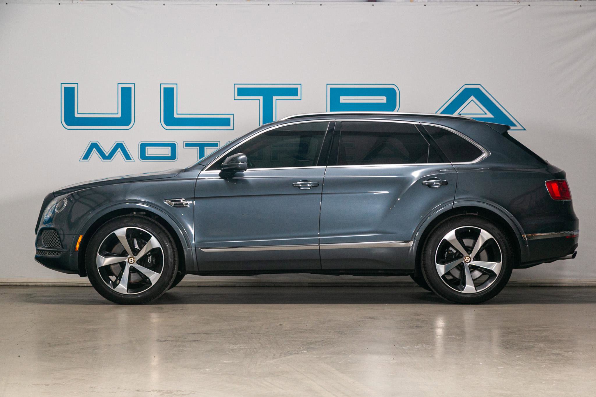 Used 2019 Bentley Bentayga AWD/4WD image 3