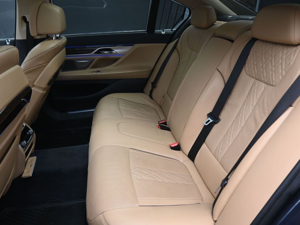 Used 2020 BMW 740i w/ Premium Package image 10